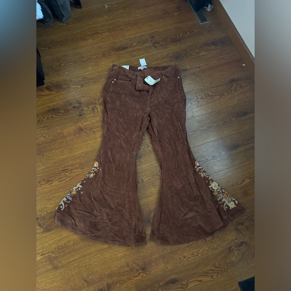 NWT Arula Corduroy Floral Embroidered Jeans - Picture 3 of 5
